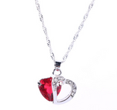 Collar forma corazón colgante