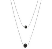 Collar de piedra volcánica natural