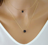 Collar de piedra volcánica natural