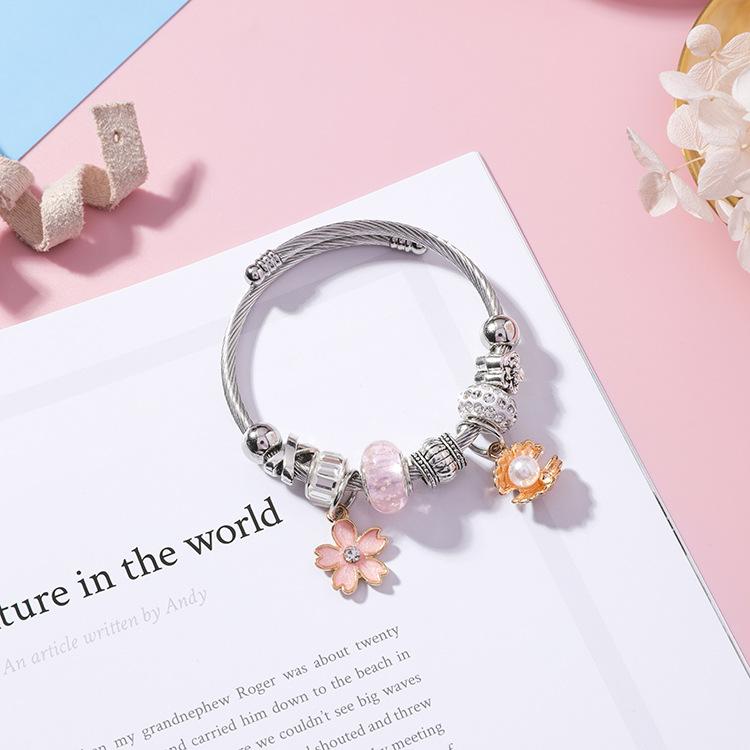 Pulsera vintage floreada
