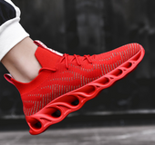 Flying woven hollow running shoes