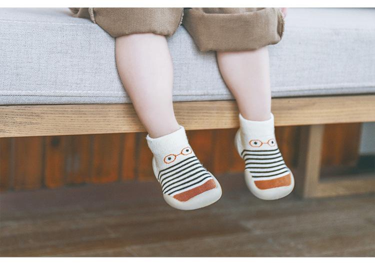 Children's socks shoes