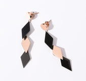 Long string of geometric diamond pendants