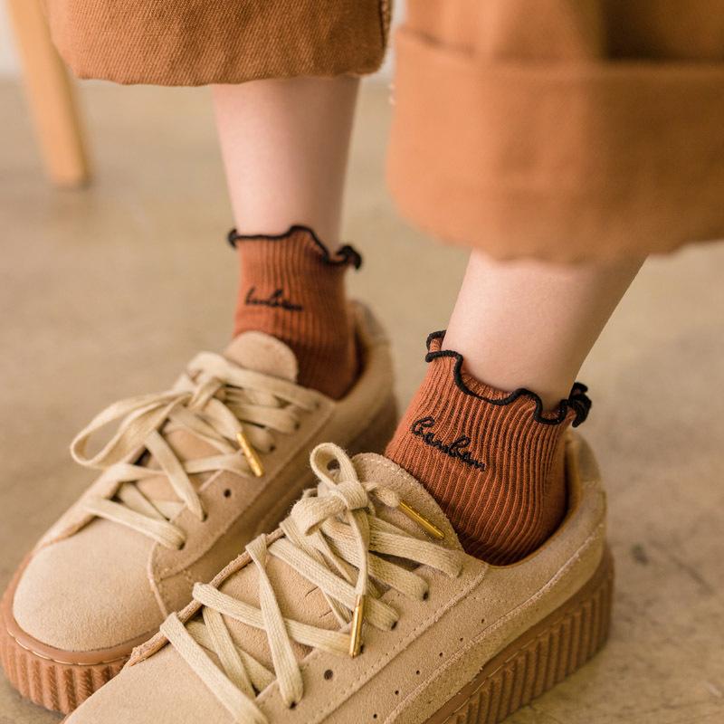 Loose mouth stockings embroidered