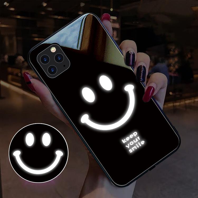 Smiling face to flash mobile  | IPhone