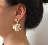 Colored petals love earrings