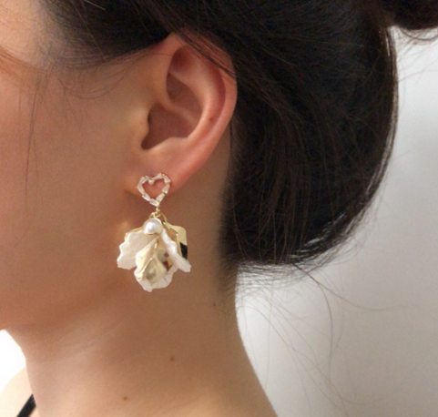 Colored petals love earrings
