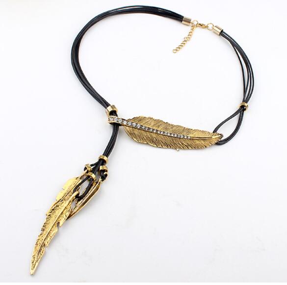 Collar Hoja De Plumas