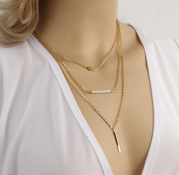 Collares de color dorado