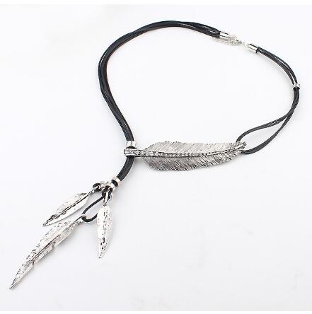 Collar Hoja De Plumas