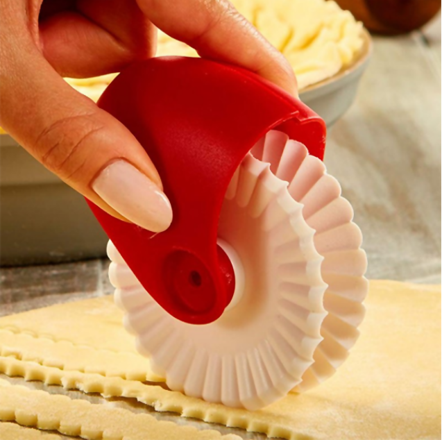 Kitchen pastry cutting wheel crimping wheel manual face cutter roller knife kitchen gadget