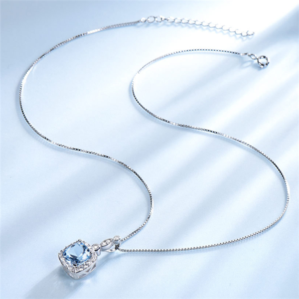 Collar azul cielo