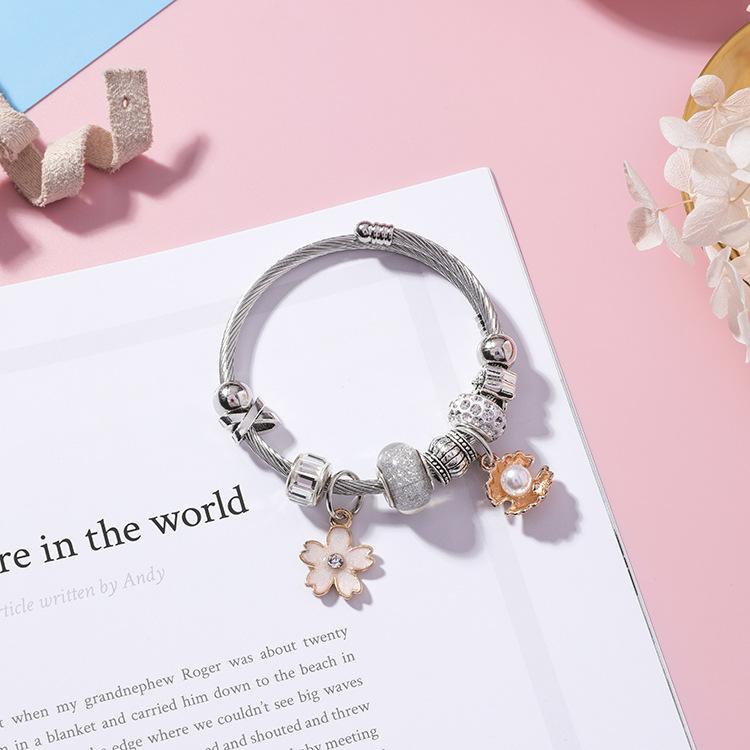 Pulsera vintage floreada
