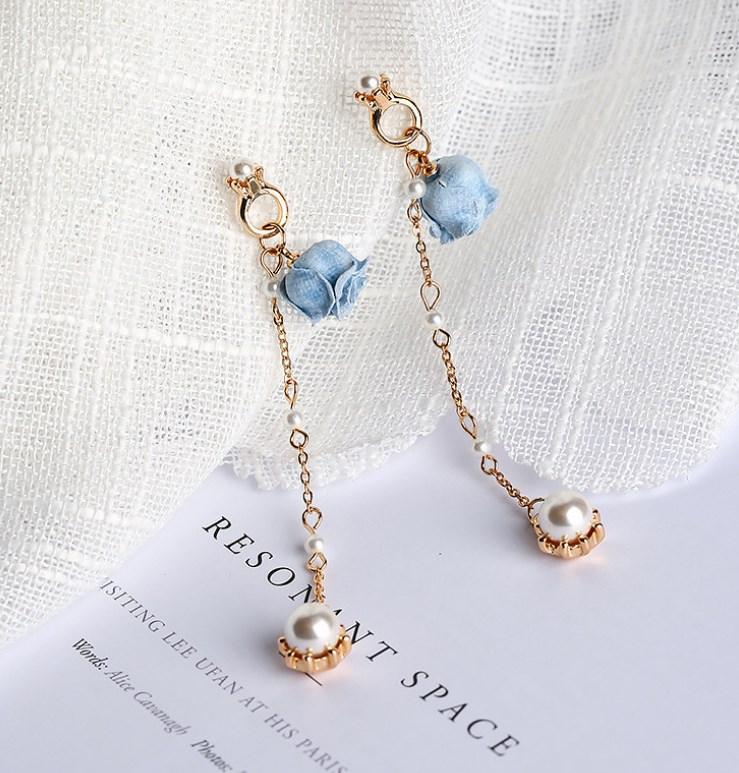 Flower earrings lady