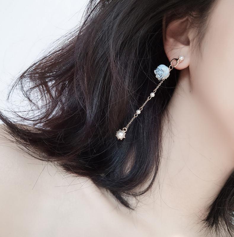 Flower earrings lady