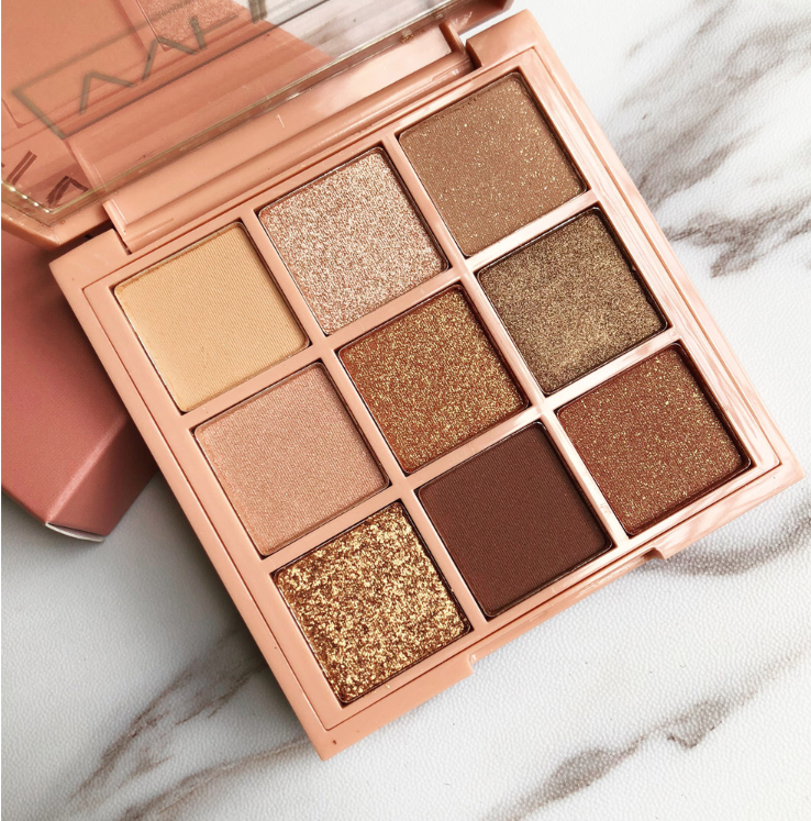 Eyeshadow plate nine colors