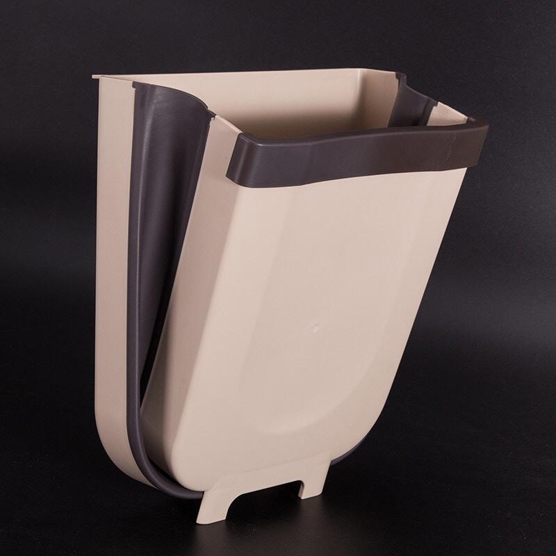 Hanging collapsible trash can
