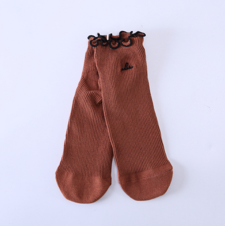 Loose mouth stockings embroidered