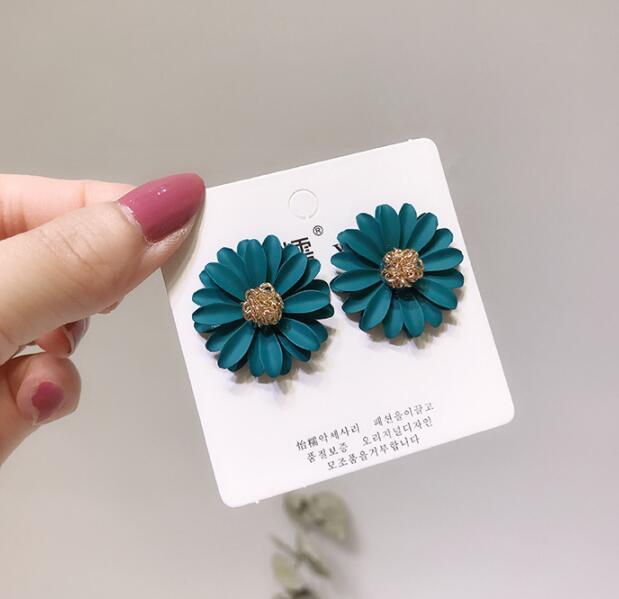 Color chrysanthemum flower earring