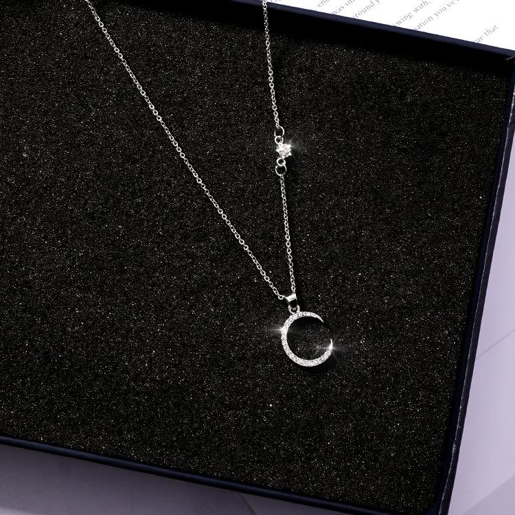 Collar moon