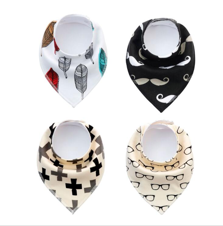 4 piezas / lote Impresión  Varios Diseños Tela Babero Bandana