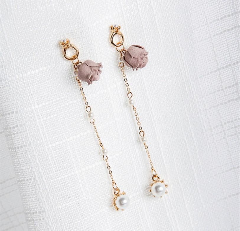 Flower earrings lady