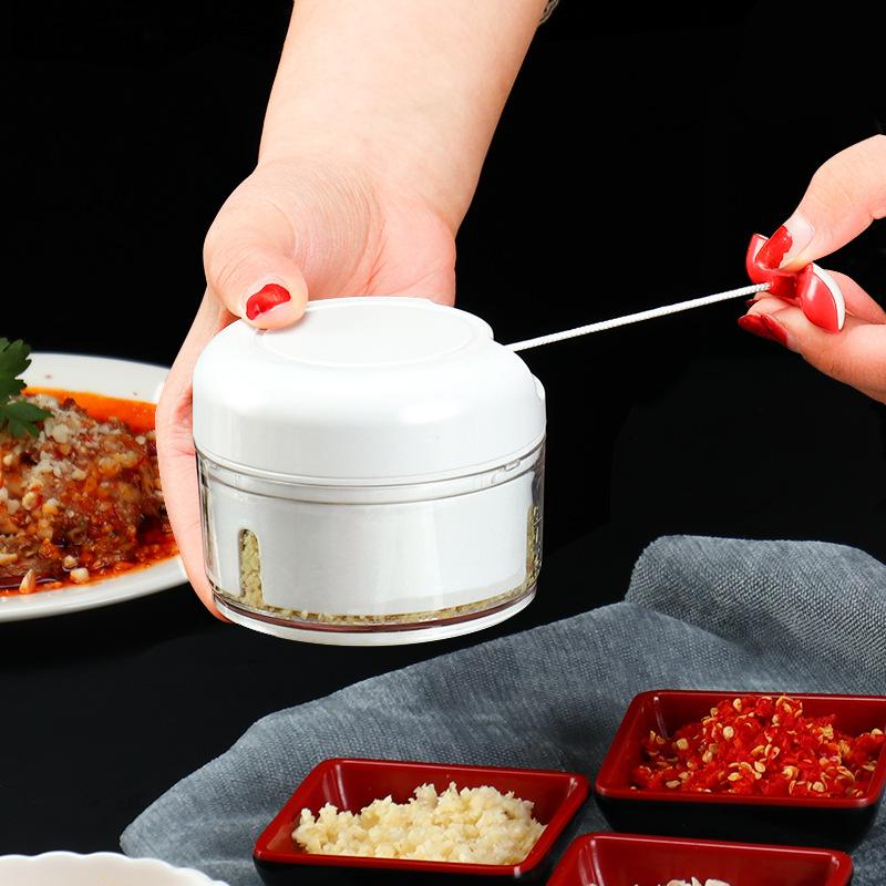Manual cutting meat grinder