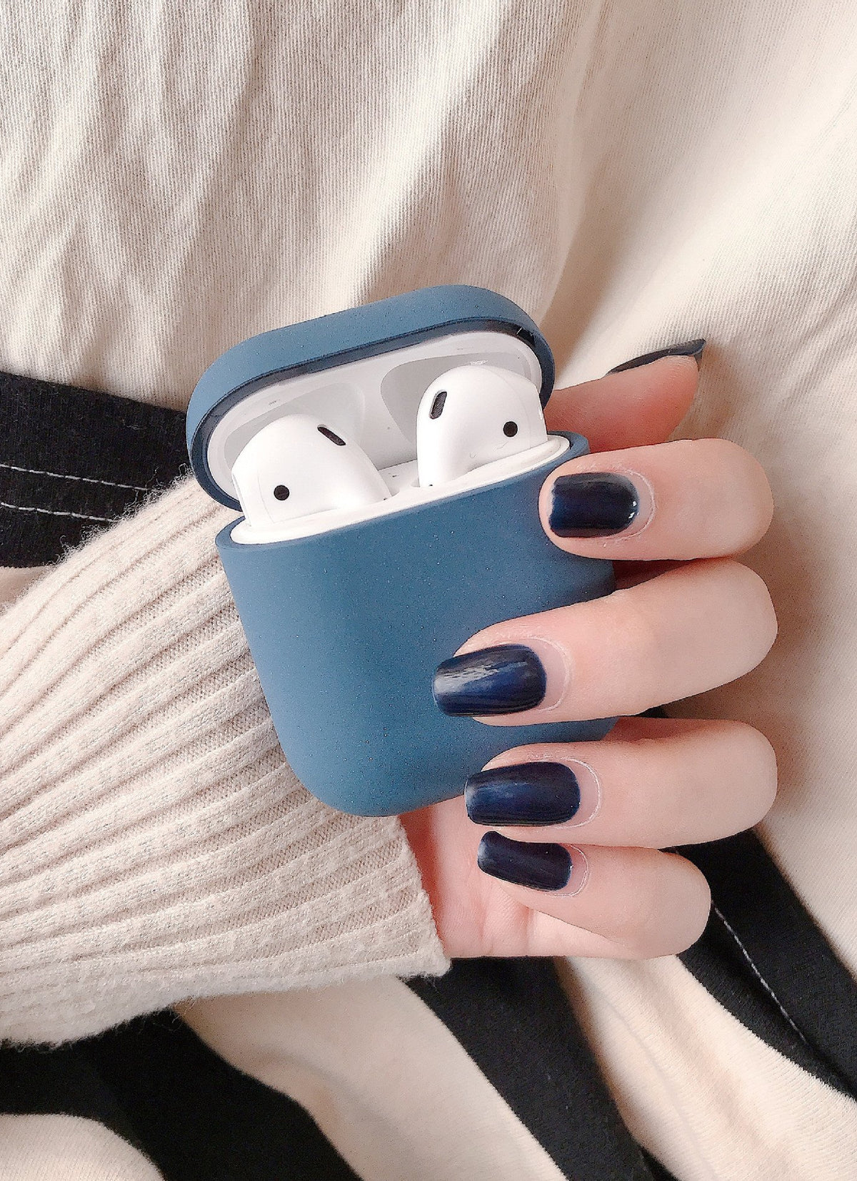 Wireless earphone case