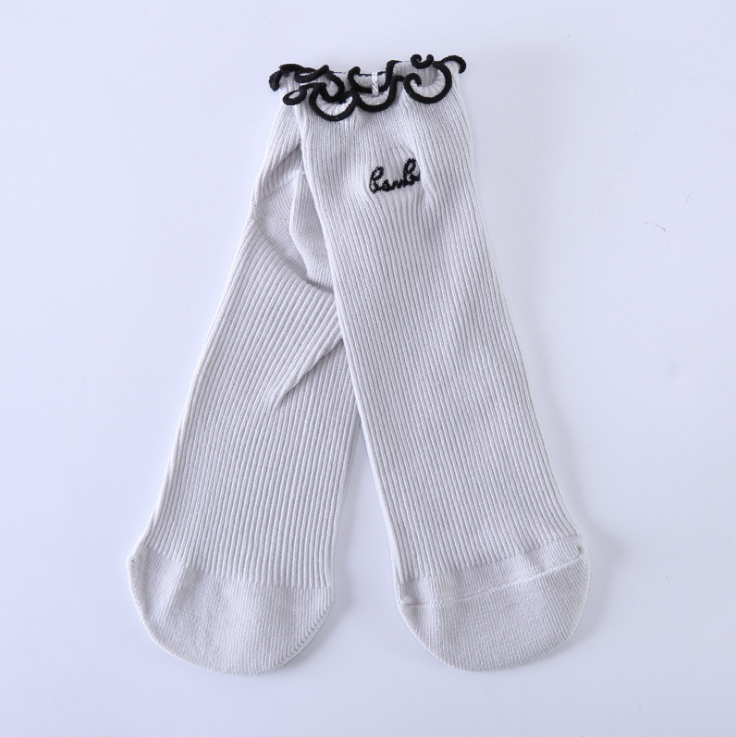 Loose mouth stockings embroidered