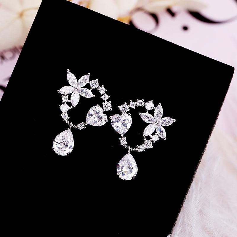 Earrings, flowers, heart-shaped earrings