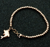 Pulsera exquisita plateada con accesorios de acero