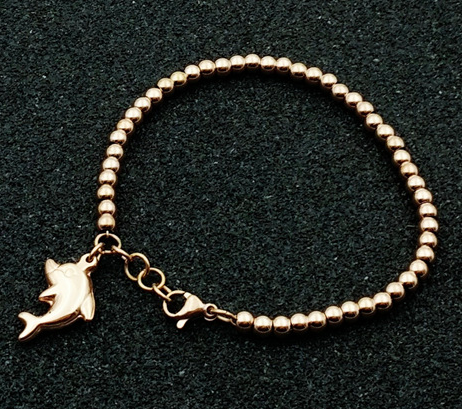 Pulsera exquisita plateada con accesorios de acero