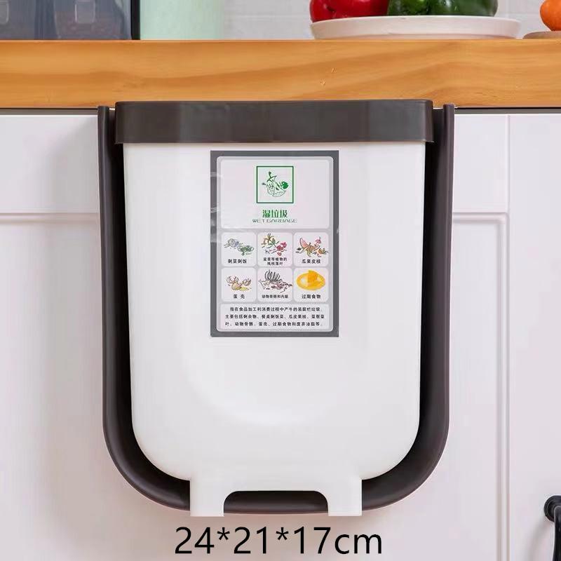 Hanging collapsible trash can