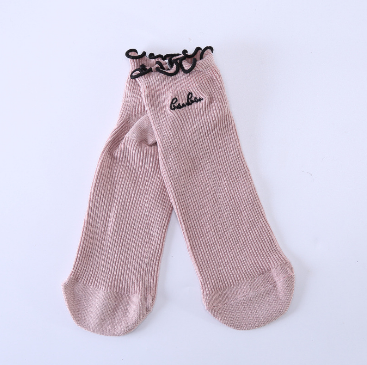 Loose mouth stockings embroidered