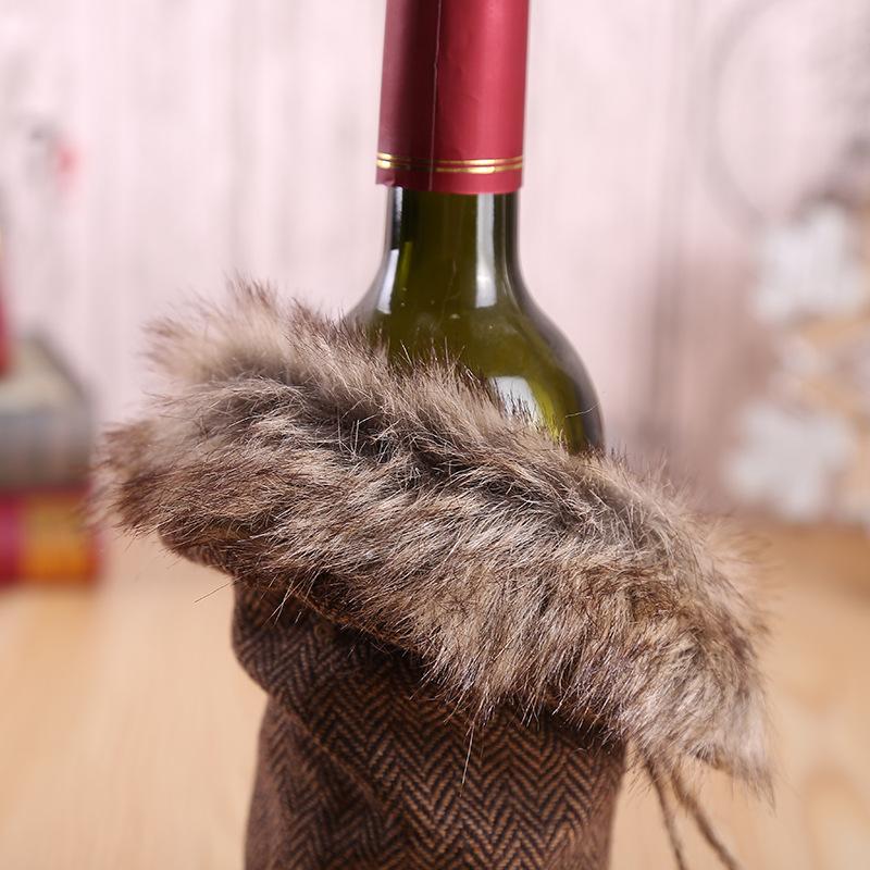 Christmas decorations, Santa Claus, red wine, red wine, champagne, wine bottle and bar dining room decoration