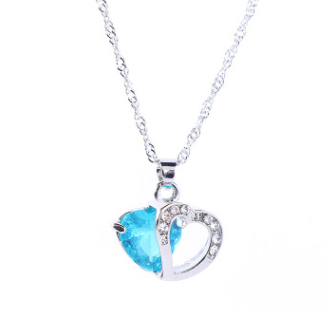 Collar forma corazón colgante