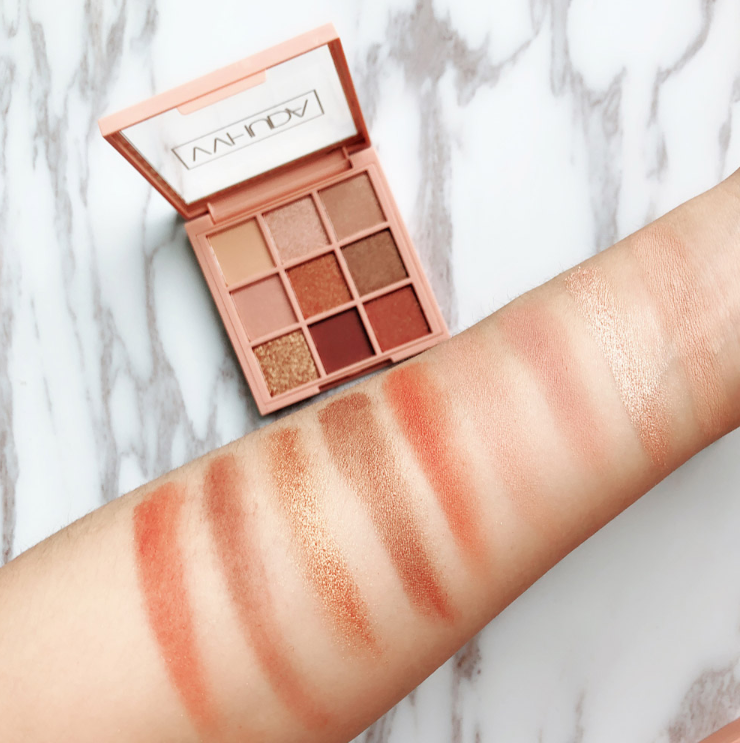 Eyeshadow plate nine colors