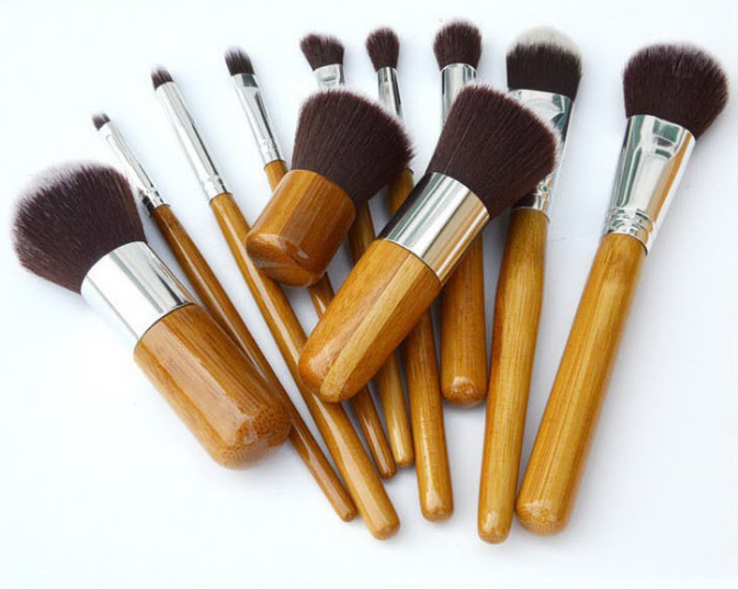 Wood color makeup brush set