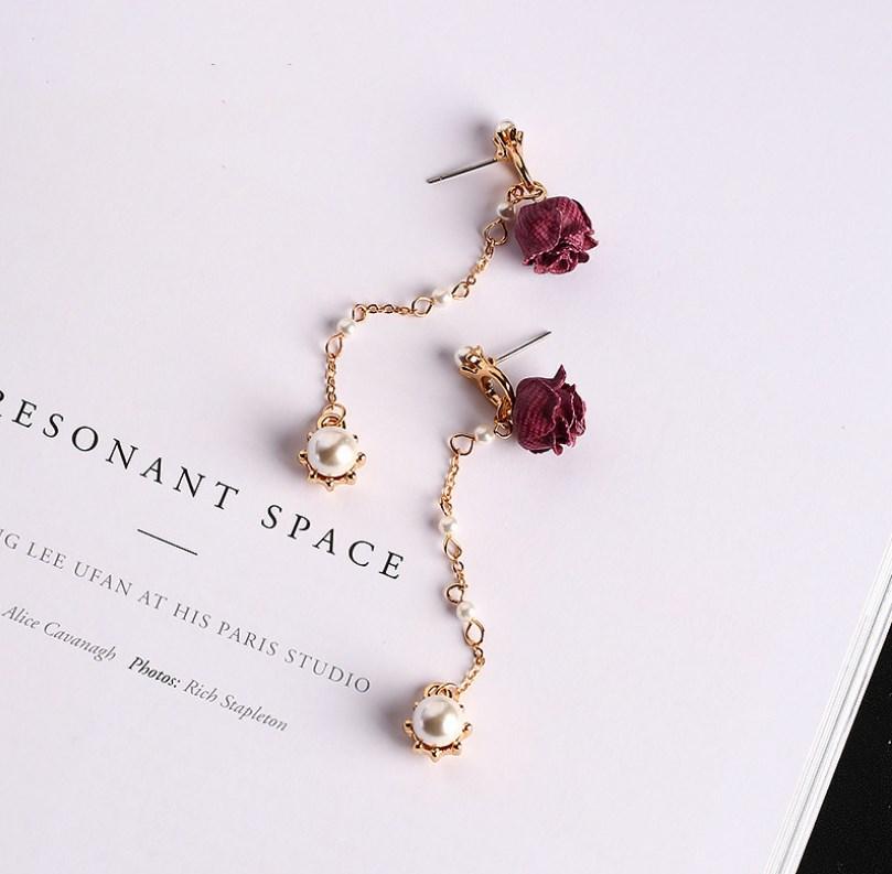 Flower earrings lady