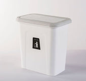 Cubo de basura montado