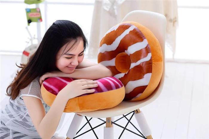 Creative donut cushion pillow cushion cushion bedding bottom hole plush toy factory wholesale