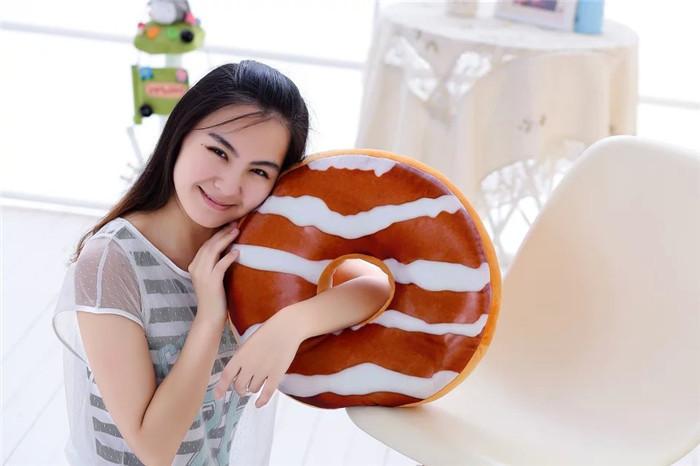 Creative donut cushion pillow cushion cushion bedding bottom hole plush toy factory wholesale