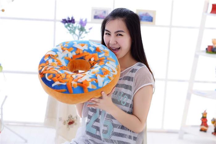 Creative donut cushion pillow cushion cushion bedding bottom hole plush toy factory wholesale