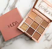 Eyeshadow plate nine colors