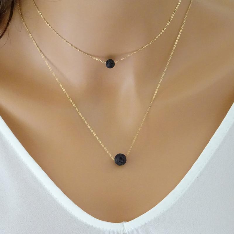 Collar de piedra volcánica natural