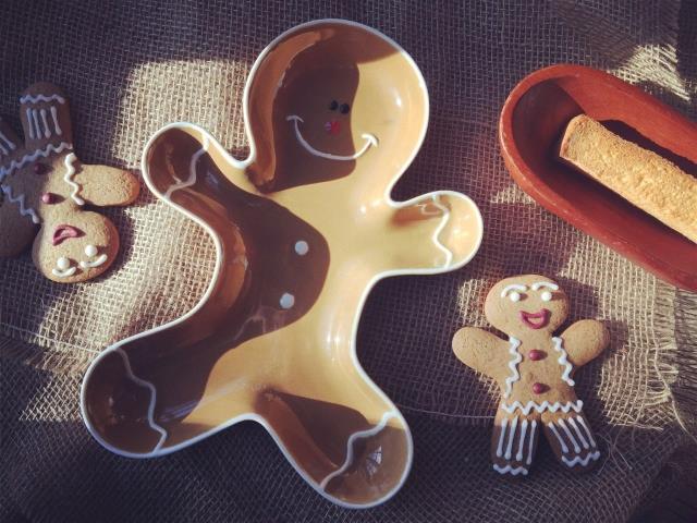 Christmas Day Gift Classic Gingerbread Man Shape Hand Painted Candy Dish Afternoon Tea Dried Fruit Fruit Tray