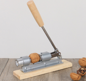 Multifunctional walnut clip