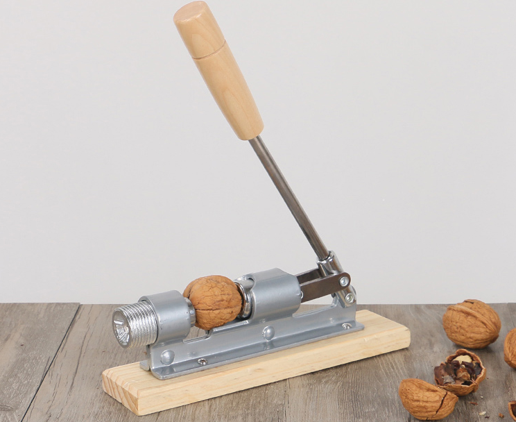 Multifunctional walnut clip