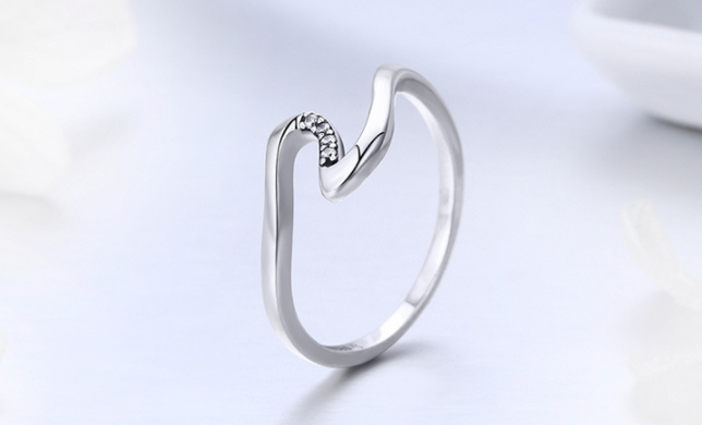 Stylish zircon ring