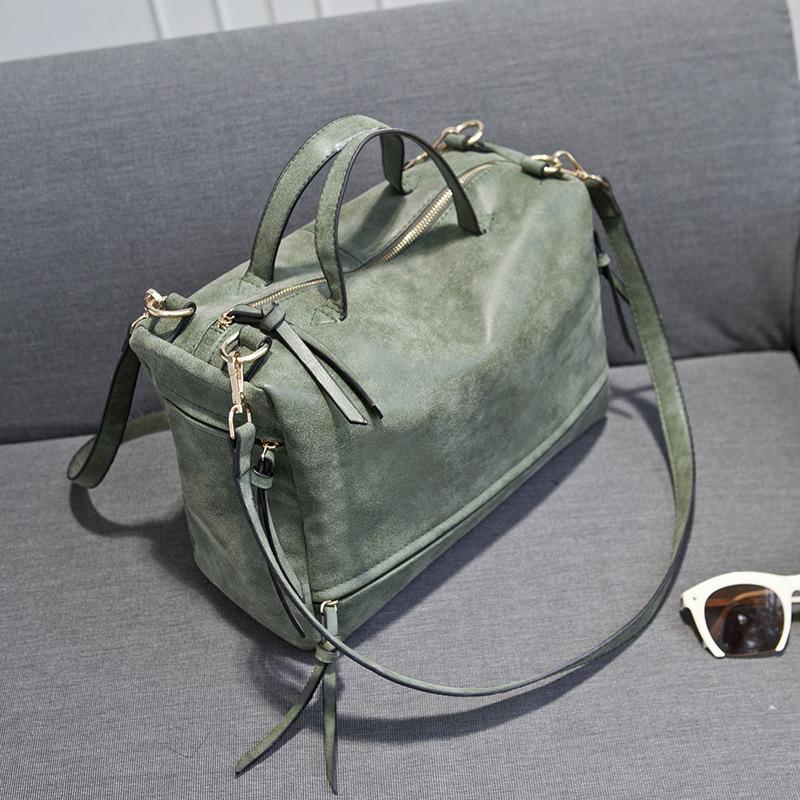Female fashion handbags